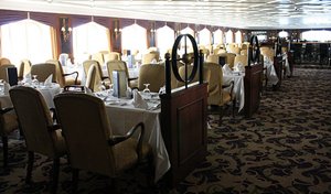 Viso interna do navio de cruzeiro Azamara Quest da Azamara Cruises