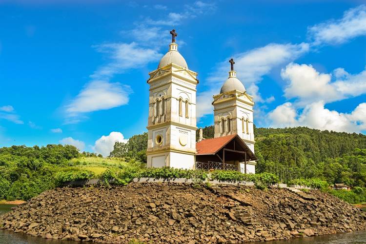 Torres da antiga Igreja Matriz So Pedro - Cidade Velha - It - Estado de Santa Catarina - Oeste Catarinense - Regio Sul - Brasil