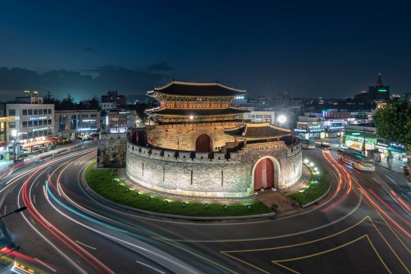 Fortaleza de Hwaseong (ou Hwasong) na cidade de Suwon, nordeste da Coreia do Sul. Este Patrimnio Mundial da Unesco  um dos atrativos tursticos da Coreia do Sul.