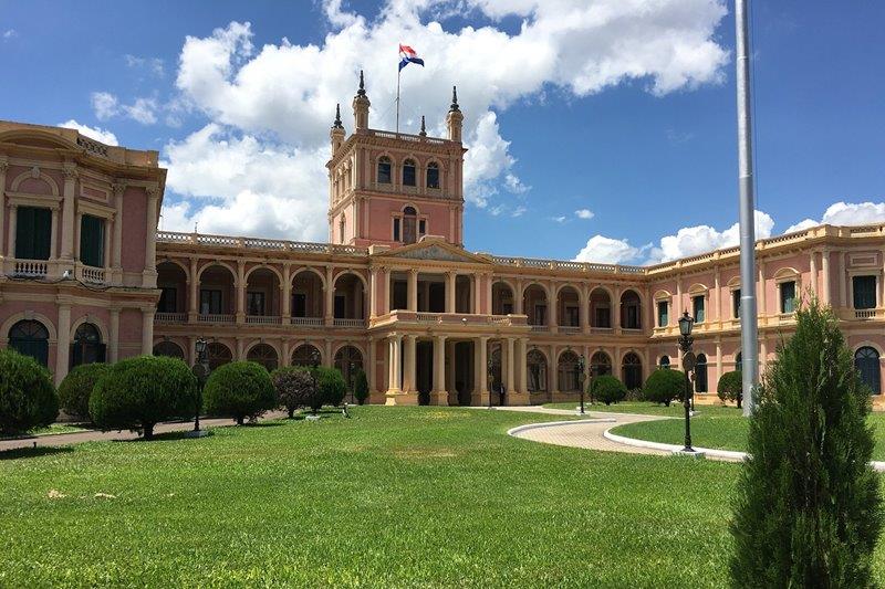 Diversos locais para visitar podem ser encontrados em Assuno (Asuncin), a capital e maior cidade do Paraguai.