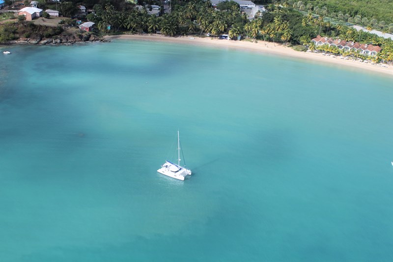 Praia em Barbados, pas que abriu visto de doze meses para trabalho de home office.