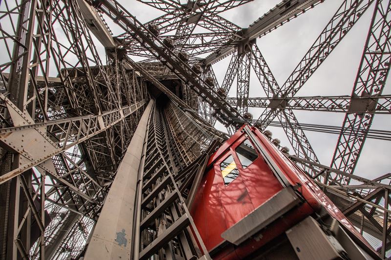 Elevadores da Torre Eiffel - Paris - Frana